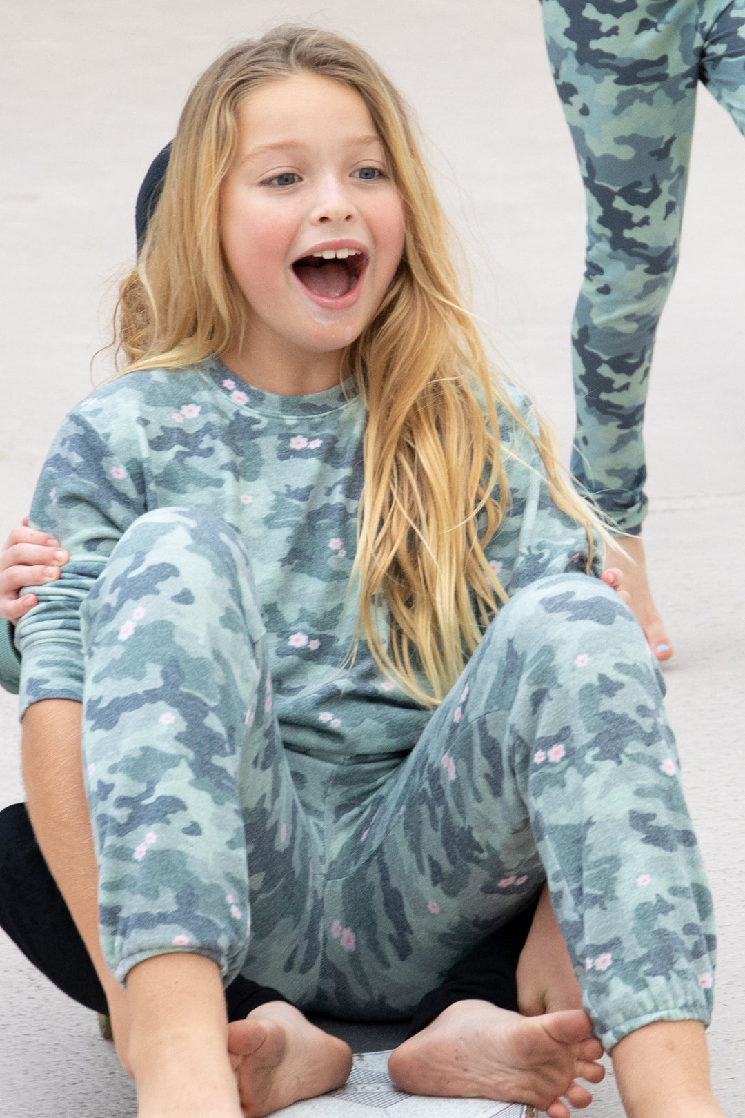 Feather 4 Arrow Chill Down Kids Sweatshirt - Camo